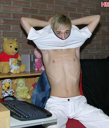 Bond teen Sam shows off & cums boys porn 628f4945ced7e.jpg