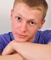 Muscle boys porn Rolan shows off and wanks 629336bb292e7.jpg