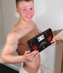 Muscle boys porn Rolan shows off and wanks 6293371312411.jpg