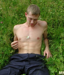 Muscular blond twink solo outdoors gay porn 62a1ba865e7a6.jpg
