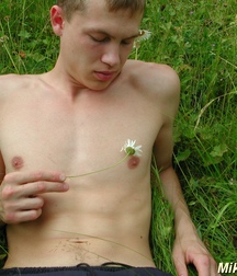Muscular blond twink solo outdoors gay porn