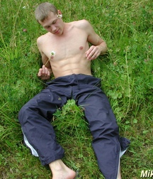 Muscular blond twink solo outdoors gay porn 62a1baa74bee1.jpg