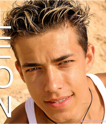 Handsome lad Leon solo session at the beach boys porn