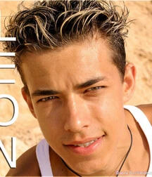 Handsome lad Leon solo session at the beach boys porn