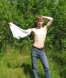 Blond muscular lad jerks off outdoors boys porn 62b0977f3b63f.jpg