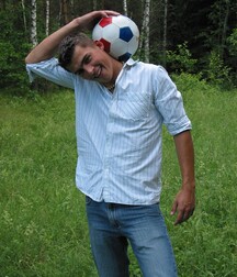 The smiling lad Fred shows off outdoors boys porn 62b099d5ce263.jpg