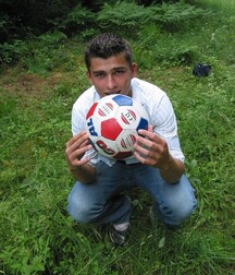 The smiling lad Fred shows off outdoors boys porn 62b099dc509b9.jpg