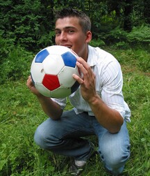 The smiling lad Fred shows off outdoors boys porn