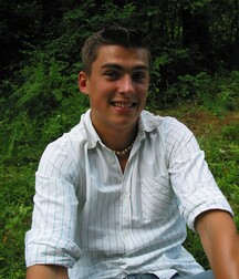 The smiling lad Fred shows off outdoors boys porn 62b099e50cd66.jpg