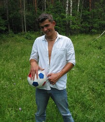 The smiling lad Fred shows off outdoors boys porn 62b099e72af6b.jpg