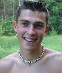 The smiling lad Fred shows off outdoors boys porn 62b09a4c0acd5.jpg