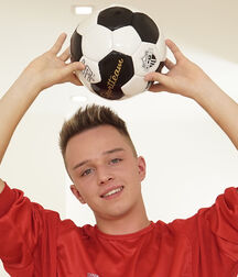 Twink soccer player Nicolas jerks off boys porn