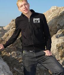 Gorgeous hunk Jimmy shows off outdoors boys porn 62b464f21e931.jpg