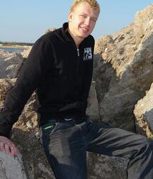 Gorgeous hunk Jimmy shows off outdoors boys porn 62b464f5330b9.jpg