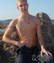 Gorgeous hunk Jimmy shows off outdoors boys porn 62b4650d27e0b.jpg