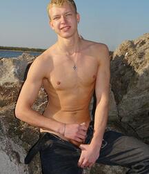 Gorgeous hunk Jimmy shows off outdoors boys porn 62b4651d81fdd.jpg