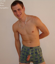 Handsome hunk Justin wanks & cums boys porn 62b58e24b7acb.jpg