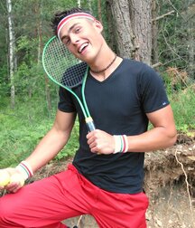 The smiling tennis player Fredi shows off outdoors 62b9682eb5550.jpg