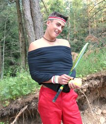 The smiling tennis player Fredi shows off outdoors 62b9683b1ea60.jpg