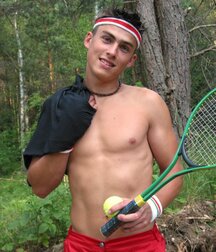 The smiling tennis player Fredi shows off outdoors 62b9683f1fd78.jpg