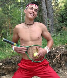 The smiling tennis player Fredi shows off outdoors 62b96849b8d2b.jpg