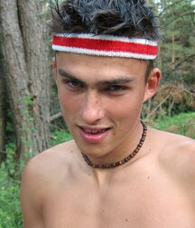 The smiling tennis player Fredi shows off outdoors 62b968cc19b78.jpg