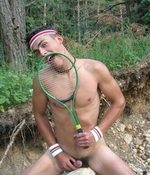 The smiling tennis player Fredi shows off outdoors 62b968d6578a6.jpg