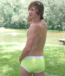 Twink Porn Brad solo outdoors with and without the navel piercing 62b9844bea5c0.jpg