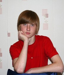 A red-haired and sad-looking guy in a solo session boys porn 62babb2c3723d.jpg