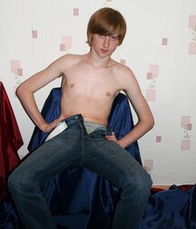 A red-haired and sad-looking guy in a solo session boys porn 62babb50ca8aa.jpg