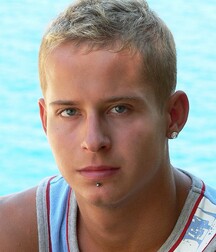 The blond hunk Jano shows & jerks off on the beach 62bac4bdccc17.jpg