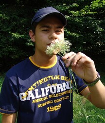 2 lads (Sven & Toby) have bareback sex outdoors boys porn