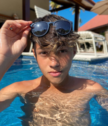 The beautiful people 62e5c99109da3.png