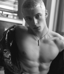 Shirtless Lads Twink Tube Young bodies of slender fit lads 62ed327a4211b.png