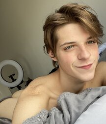 Gay porn Posers Cute faces and nice buns 63013ef89d3e3.jpg