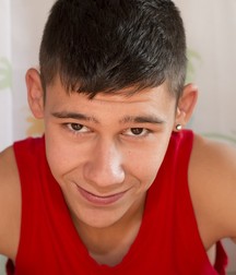 Elli 5de40a950c59f.jpg