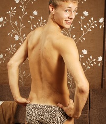 Valeriy - Boy nude 5e3715022bad1.jpg