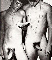 MORE TEEN BOYS POSING 5a9b170693a21.jpg
