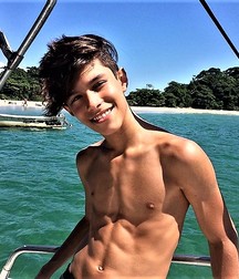 TEENS SHOWING OFF 5aaeafb8afe67.jpg