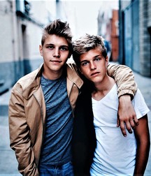 TEEN COUPLES 5ab3fc5d4e894.jpg