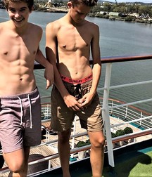 TEEN COUPLES 5ab3fc60ce513.jpg