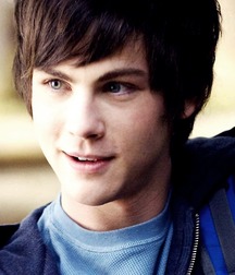 Logan Lerman 56da3fc24ac18.jpg
