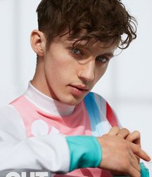 Troye Sivan Mellet 5889b7f863435.jpg