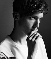 Troye Sivan Mellet 5889b7fc869f0.jpg