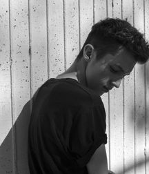 Troye Sivan Mellet 5889b802f080f.jpg