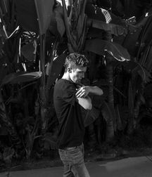 Troye Sivan Mellet 5889b8057cd16.jpg