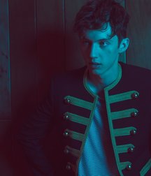 Troye Sivan Mellet 5889b80b26e5b.jpg