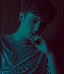 Troye Sivan Mellet 5889b80cb7bc6.jpg