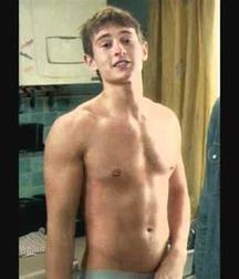sexy boy elliott ttensor 5c46fa8e73e9a.jpg