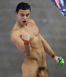 tom daley 5c4f17fa7c301.jpg